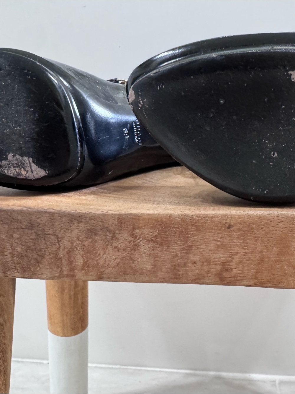 Gucci Black Patent Leather Ankle Booties with Sculpted Heel - Picture 3 of 4